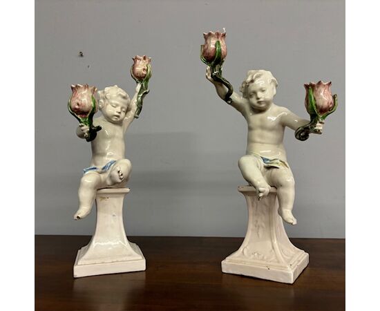 Antica coppia di putti a candelabri Angelo Minghetti Bologna. Fine 800 su piedistallo firmati. H 37 