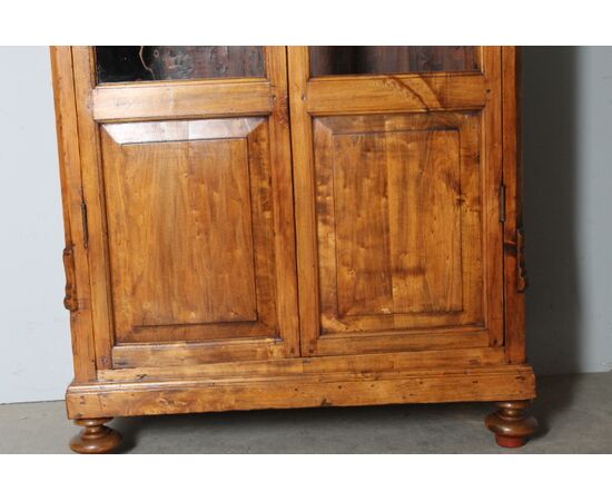 Antica credenza libreria toscana , XIX sec , restaurata naturale . Mis Larghezza cm 88 x 43 . H 202 