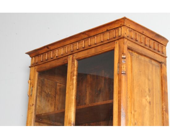 Antica credenza libreria toscana , XIX sec , restaurata naturale . Mis Larghezza cm 88 x 43 . H 202 