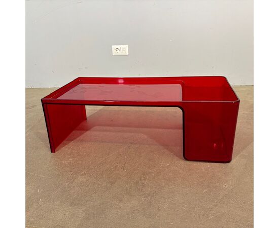 Tavolino da salotto/fumo Kartell 1980   “Usame “design Patricia Urquiola.  Mis 85 x 41 . h 28 