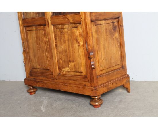 Antica credenza libreria toscana , XIX sec , restaurata naturale . Mis Larghezza cm 88 x 43 . H 202 