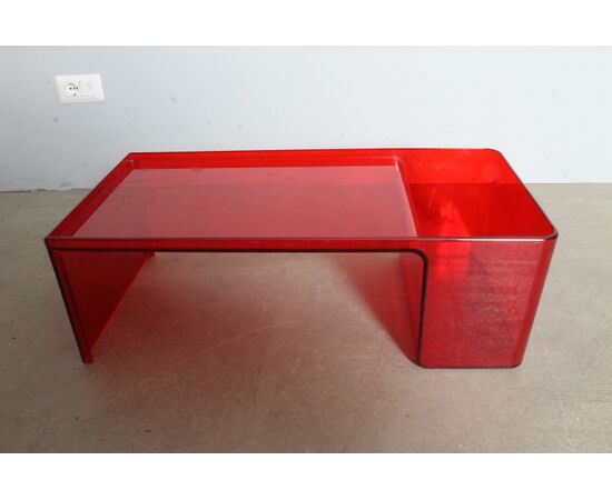 Tavolino da salotto/fumo Kartell 1980   “Usame “design Patricia Urquiola.  Mis 85 x 41 . h 28 