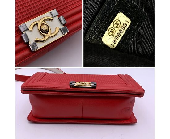 CHANEL Borsa a Tracolla in Pelle Col. Rosso Boy M