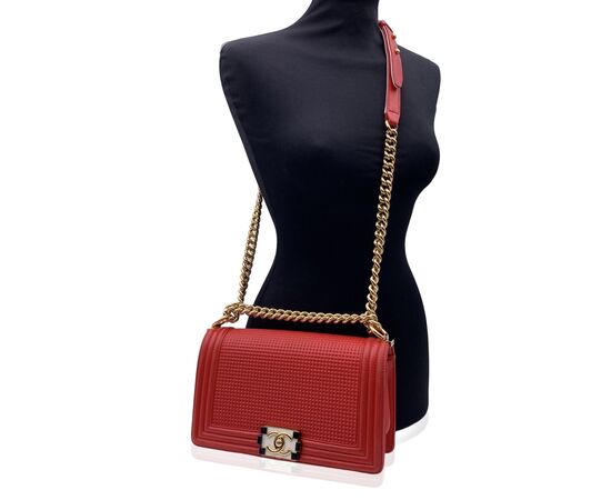 CHANEL Borsa a Tracolla in Pelle Col. Rosso Boy M