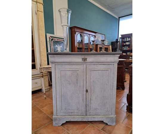 Credenza dell'Ottocento dipinta