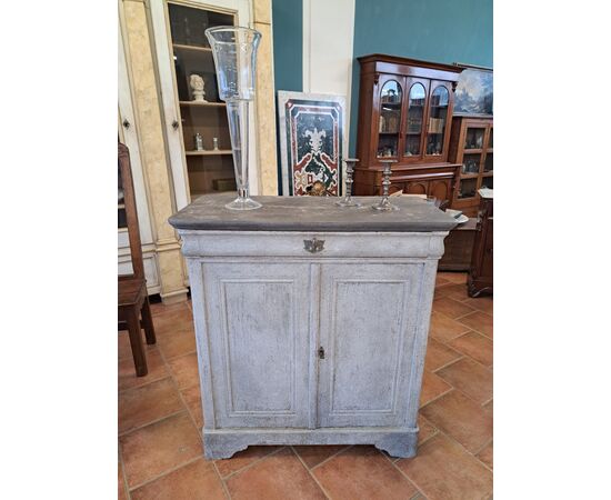 Credenza dell'Ottocento dipinta