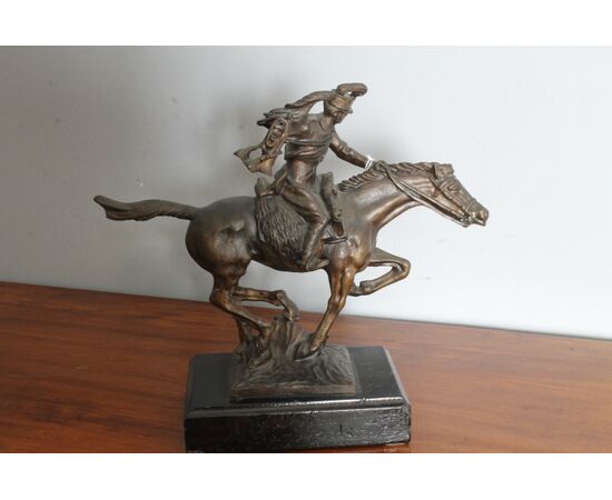 Antico Bronzo Bersagliere a cavallo epoca fine 800   . mis h cm 32 L 36 