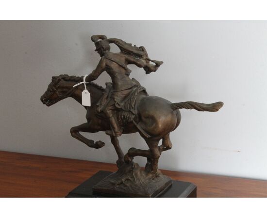 Antico Bronzo Bersagliere a cavallo epoca fine 800   . mis h cm 32 L 36 