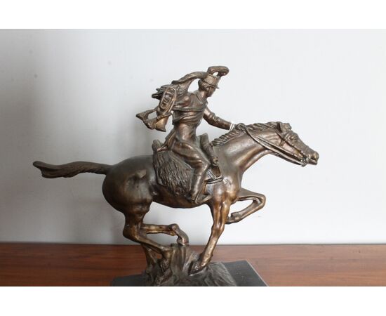 Antico Bronzo Bersagliere a cavallo epoca fine 800   . mis h cm 32 L 36 