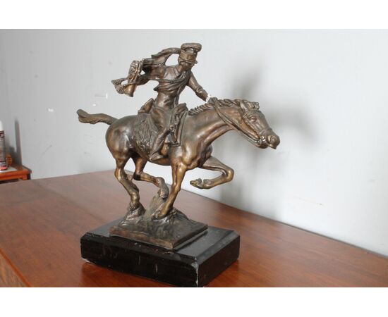 Antico Bronzo Bersagliere a cavallo epoca fine 800   . mis h cm 32 L 36 