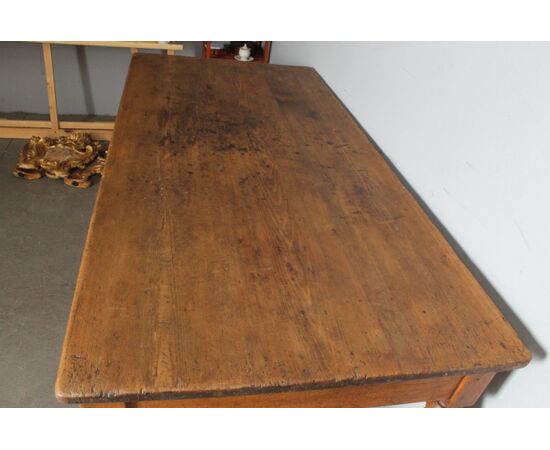 Antico tavolo provenzale fine 800 restaurato in patina. Mis 160 x 78 . h 79. Gambe tornite.