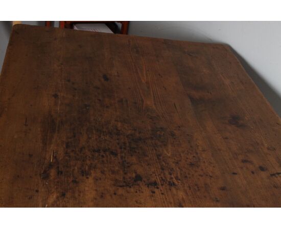 Antico tavolo provenzale fine 800 restaurato in patina. Mis 160 x 78 . h 79. Gambe tornite.