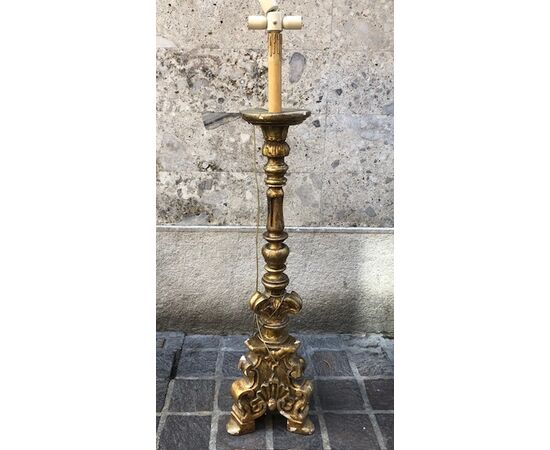 grande torcera in legno scolpito e dorato alto 132 cm