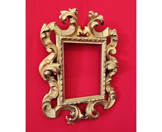 Golden frame 600