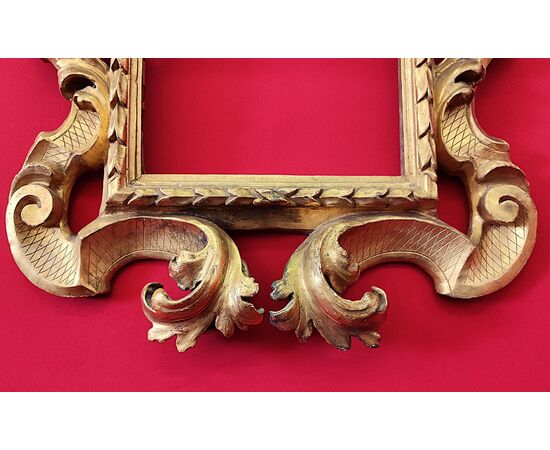 Golden frame 600