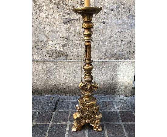 grande torcera in legno scolpito e dorato alto 132 cm