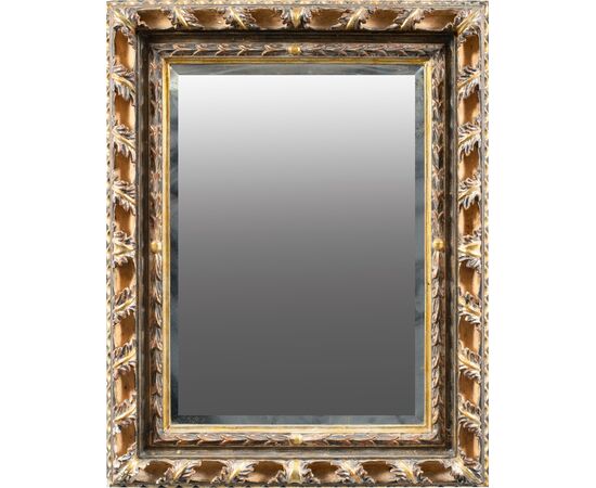Specchiera Liberty in legno intagliato e dorato. Italia, XX secolo.