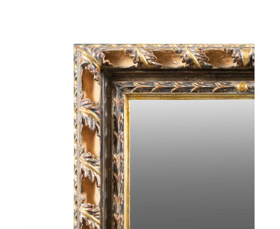Specchiera Liberty in legno intagliato e dorato. Italia, XX secolo.