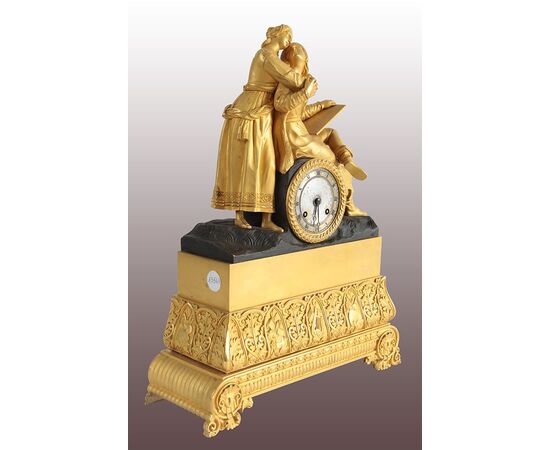 Orologio francese stile Impero del 1800 parigina in bronzo dorato al mercurio Scena di coppia dama con nobiluomo 