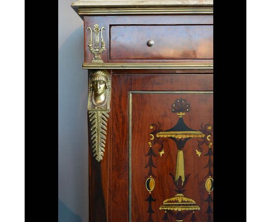 Credenza con bronzi in mogano