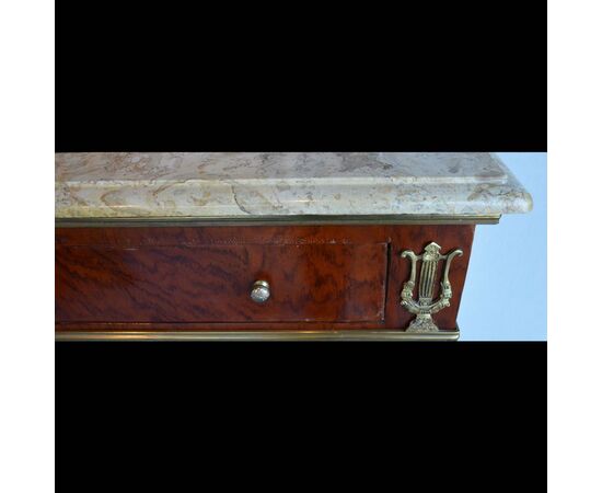 Credenza con bronzi in mogano