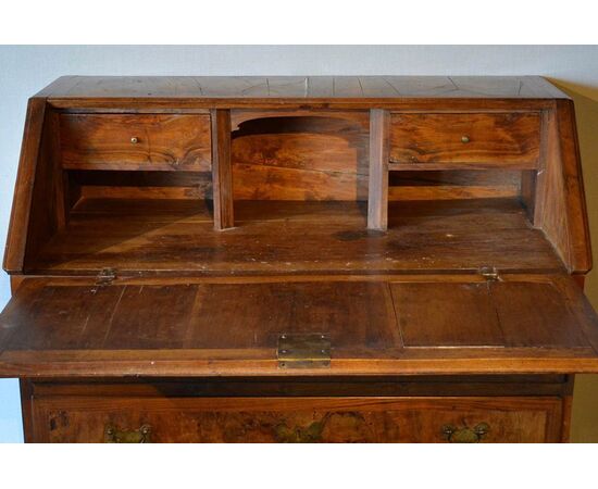 Ancient chest of drawers Lucchese     