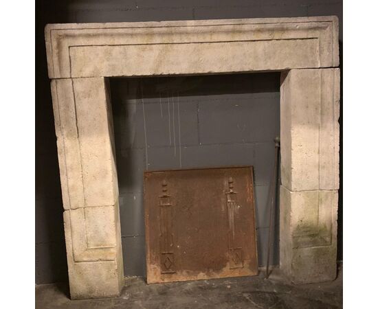 chp344 - pair of Aquitaine stone fireplaces, cm l 115/102 xh 112     