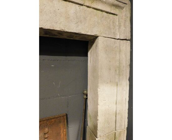 chp344 - pair of Aquitaine stone fireplaces, cm l 115/102 xh 112     