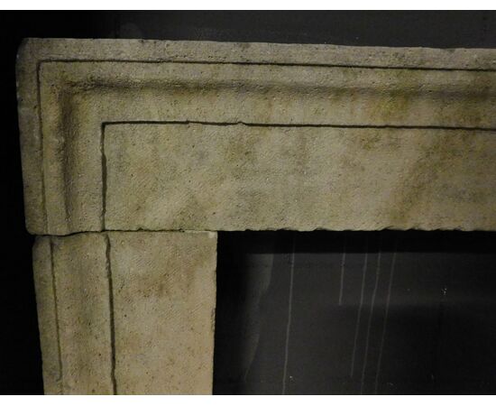 chp344 - pair of Aquitaine stone fireplaces, cm l 115/102 xh 112     