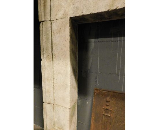 chp344 - pair of Aquitaine stone fireplaces, cm l 115/102 xh 112     