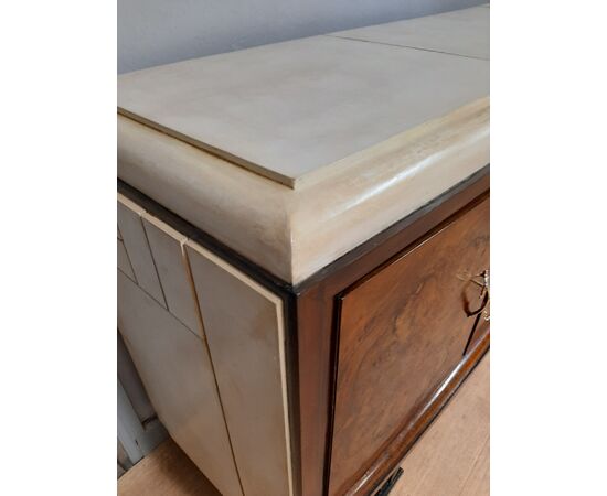 BELLA CREDENZA ART DECO ANNI 1930-40 IN RADICA DI NOCE E PERGAMENA