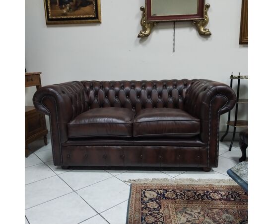 Divani e poltrone chesterfield inglesi originali nuovi e vintage 