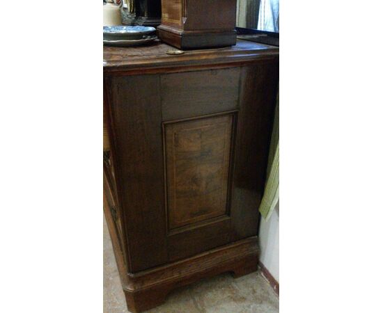 Italian chest of drawers in walnut and olive tree with fillets in maple