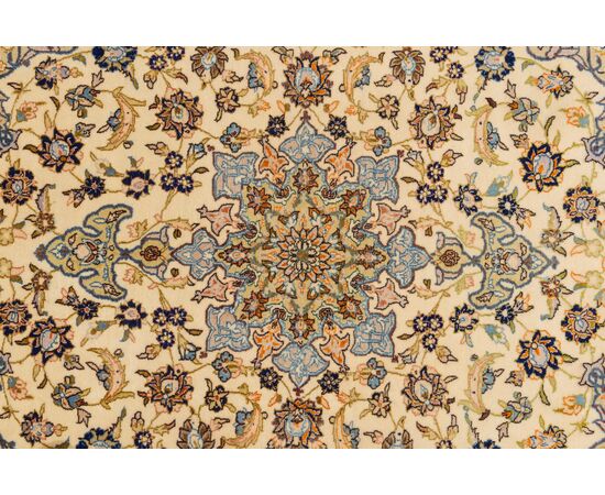 ISFAHAN Iranian carpet with silk warp     