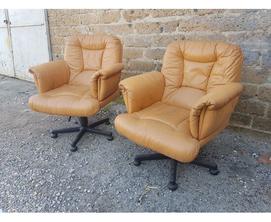 Pair of vintage leather armchairs - 70s     