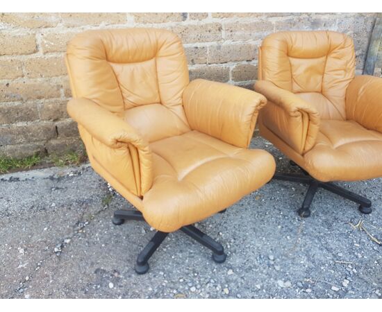 Pair of vintage leather armchairs - 70s     