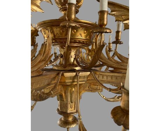 CHANDELIER IN GOLDEN WOOD     