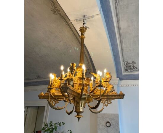 CHANDELIER IN GOLDEN WOOD     