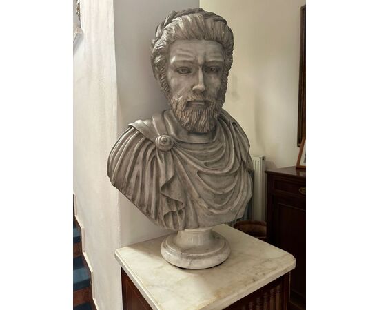 Grande Busto di un Imperatore Romano, marmo