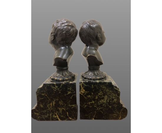 COPPIA DI SCULTURE IN BRONZO