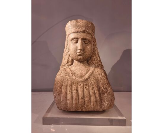 Busto raffigurante figura femminile 