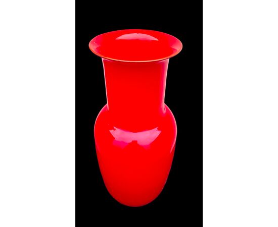 Vaso in vetro incamiciato rosso, serie:opalini.Venini,Murano. 