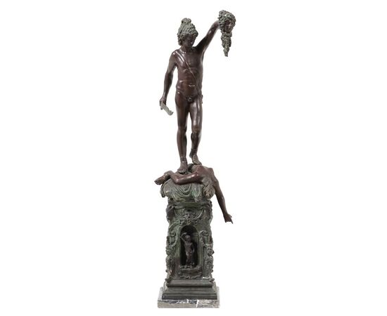 Scultura di Perseo con la Testa di Medusa, da Benvenuto Cellini, Fonditore Italiano XX Secolo, 35x35x107 cm