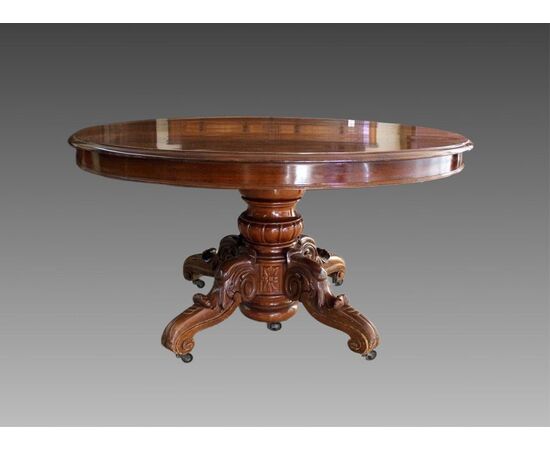 Extending oval table