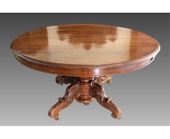 Extending oval table