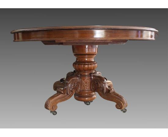 Extending oval table