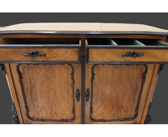 Credenza in radica di noce a due ante