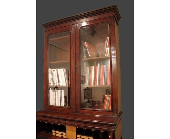 Bookcase con ribalta