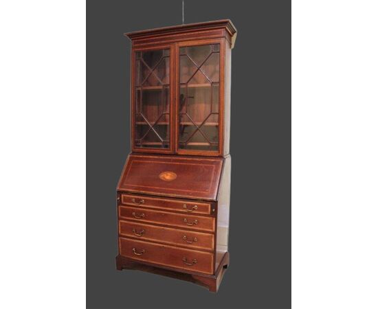 Cabinet with drawers and cabinet, prominence with a show