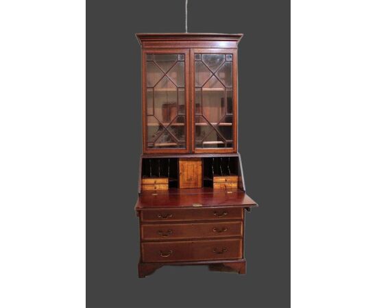 Cabinet with drawers and cabinet, prominence with a show